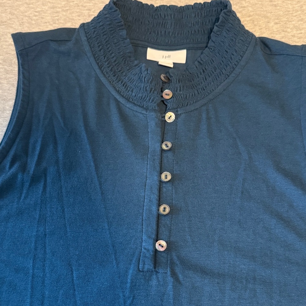 Sleeveless marine blue Smocked Collar Top